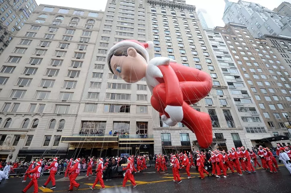 Dad Becomes Life-Size ‘Elf on a Shelf’ and Posts Some Creeeeeepy Images